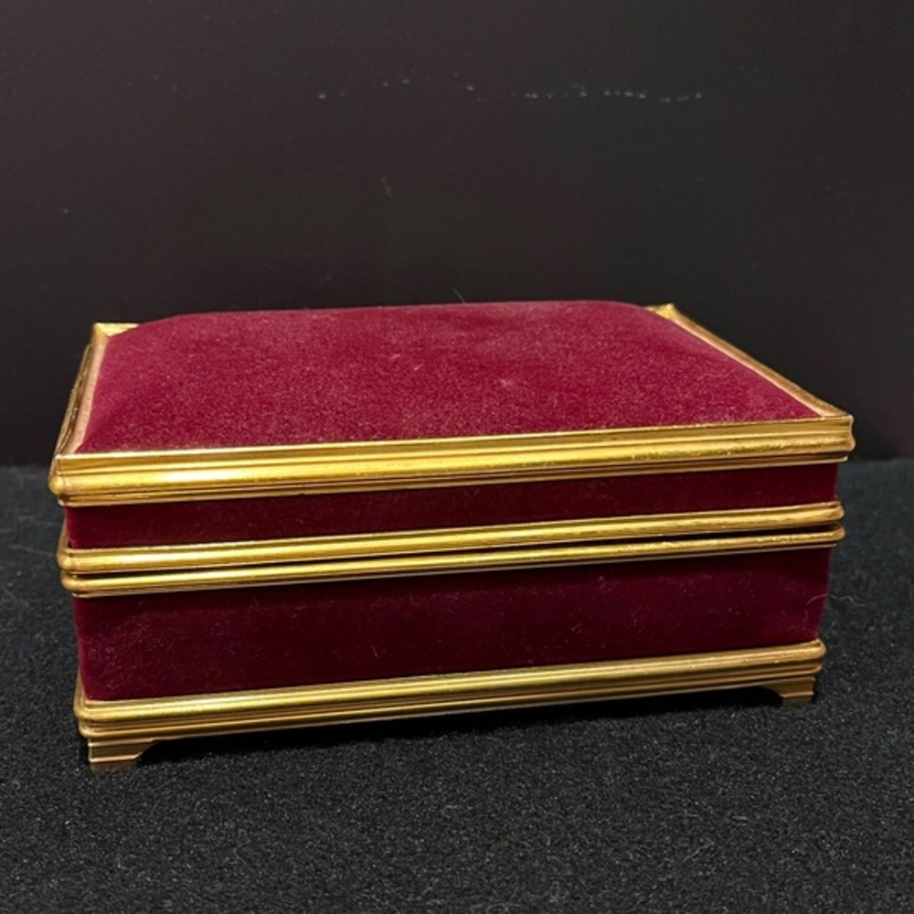 Vintage Red Velvet Musical Jewelry Box with Gold Trim - Picture 14 of 15